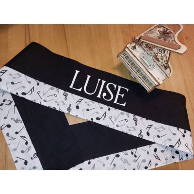 Klavierläufer mit Wunschtext – Handgemachte Klavierabdeckung mit Musiknoten schwarz weiß