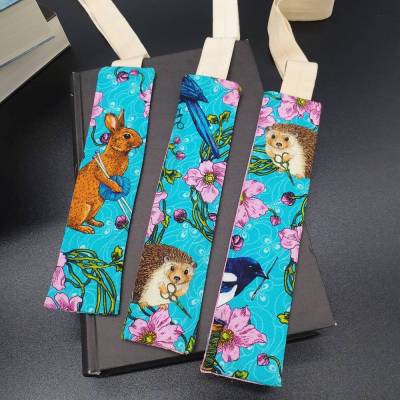 Lesezeichen mit Gummiband »Werkstatthelfer«  – Igel, Kaninchen & Elster von Odile Bailloeul