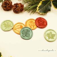 Weihnachtliches Wachssiegel-Set – 6 handgegossene Siegel in Grün, Rot & Gold (selbstklebend) Bild 1