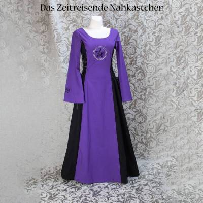 Mittelalterkleid aus Baumwolle mit Pentagramm & Mondphasen Stickerei – ideal für LARP, Fantasy & Gothic