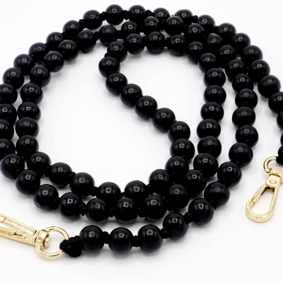 Handykette aus schwarzen Holzperlen mit goldenen Karabinern – Handgemacht und stilvoll