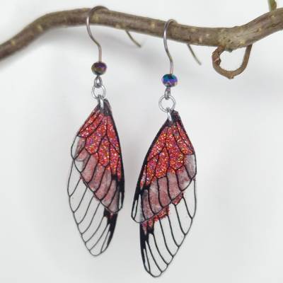 Glitzernde Feenflügel-Ohrringe mit hypoallergenen Niob-Ohrhaken - rot - handgemacht