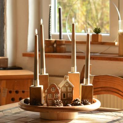 Adventskranz, Holzteller mit Fuß , Unikat, Weihnachtsgesteck, Vorweihnachtszeit 