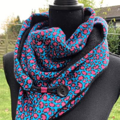 Kuschelig warmer Knopfschal,  Dreiecktuch zum Knöpfen, Kuscheliges Wintertuch