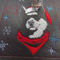 Husky Santa Stickdatei mit Lichteffekt – 24-26*15-16cm, JEF 20*17cm Winterliches Stickmuster für schwarze Stoffe Bild 2