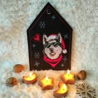 Husky Santa Stickdatei mit Lichteffekt – 24-26*15-16cm, JEF 20*17cm Winterliches Stickmuster für schwarze Stoffe Bild 3