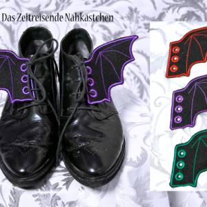Fledermausflügel für Schnürschuhe – Gothic Schuh-Accessoire aus Filz – Bestickt – Halloween Deko – Unisex Bild 1