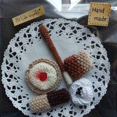 Weihnachtsgebäck der anderen Art. Gestrickt bzw. gehäkelt. Reine Handarbeit. Garantiert kalorienlos. Optischer Genuss.