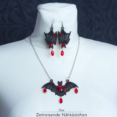 Viktorianisches Gothic Schmuckset – Fledermaus Halskette & Ohrringe, individuelle Handarbeit aus Spitze