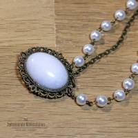 Elizabethanischer Gewandschmuck – Tudor Schmuckset mit weißem Achat & Perlenketten für Renaissance, Barock Bild 3