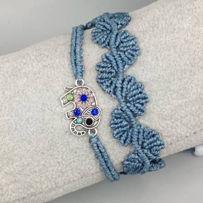 Makramee Armband 2in1 in blau mit einem silberfarbenen Elefant mit Strasssteinen verziert