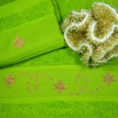 Gästetuch und Waschhandschuh in grün mit Sternengirlande in gold