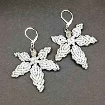silberfarbene Makramee Ohrhänger Motiv Stern