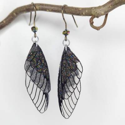 Glitzernde Feenflügel-Ohrringe mit hypoallergenen Niob-Ohrhaken - schwarz - handgemacht