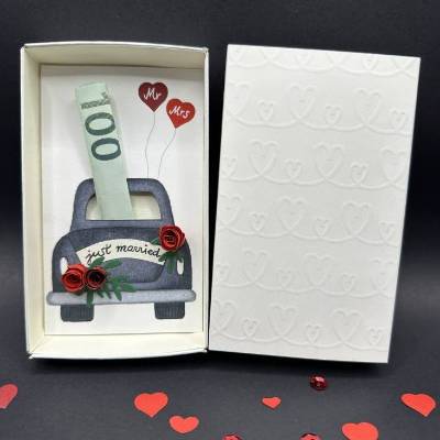 Geschenkbox Hochzeit – Handgemalte Geldgeschenkbox mit Rosen & Hochzeitsauto