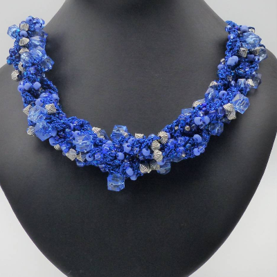 Häkelkette blau silber - Collier gehäkelt - 50 cm - Glasperlen - Acrylperlen - Halskette - Statementschmuck