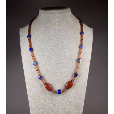 Handgefertigte Halskette aus Vintage-Chevron-Perlen und Glas in Karneol-Optik