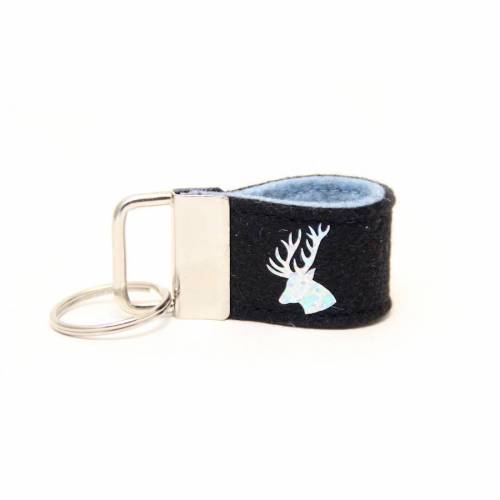 Mini Schlüsselanhänger Glimmer Hirsch aus Wollfilz schwarz / hellblau