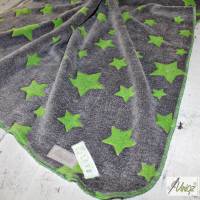 Babydecke mit Sternen,  Puckdecke, Decke, Wagendecke, Sterne,  grün, grau,  80 x 80 cm Bild 1