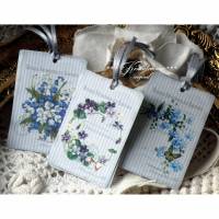 9-er Set Geschenkanhänger / Papieranhänger mit tollen Vintage Blumen Motiven in feinen Blautönen Bild 1