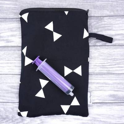 Kühltasche für enterale Ernährung: Handgefertigte Transporttasche für Spritzen & Kühlpacks – Triangel schwarz