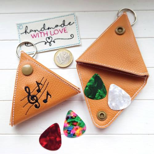 Plektrum Aufbewahrung Tasche gestickt – Origami Münztasche aus braunem Kunstleder mit Musiknoten & Schlüsselring
