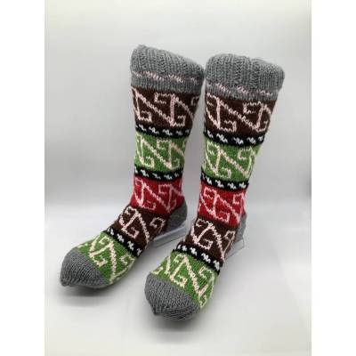 Handgestrickte Wollsocken – Buntes Muster | Unikat | Warm & Kuschelig