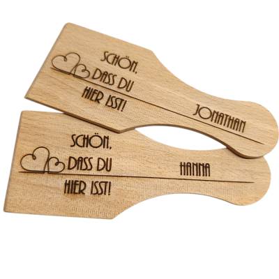 Personalisierter Racletteschaber aus Buchenholz – Tischkärtchen & Mitgebsel