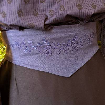 Breiter viktorianischer Gürtel – Bestickter Taillengürtel aus Baumwollsatin