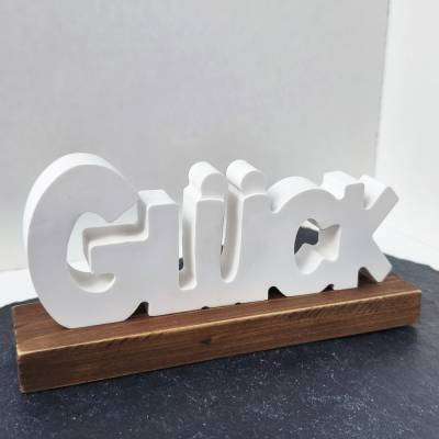 Glück auf Upcycling-Holz – Handgefertigtes Design-Objekt in Nussbaum-Optik