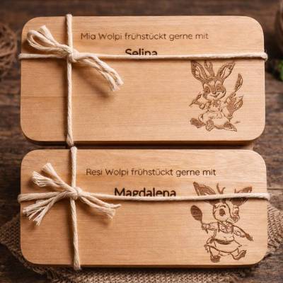 Personalisiertes Frühstücksbrettchen Kinder mit Name – Wolpertinger Resi & Mia – Geschenk - Holz Birke graviert