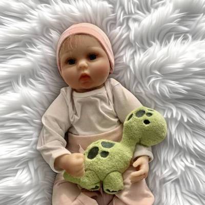 Stickdatei Dino Dinosaurier ITH Set – 3 Größen – Maschinenstickerei für Babygeschenke – Design-by-Jasmina