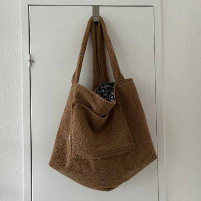 VERSANDFERTIG! LEO Shopper/Mombag aus Teddyplüsch – Vielseitige große Tasche aus Bouclè von zimtb