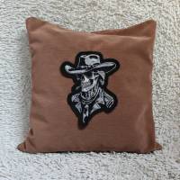 Skelett Cowboyhut Lichteffekt Stickdatei 24-26*15-16cm, JEF 20*17cm – Totenkopf Cowboy für schwarze Stoffe Bild 3