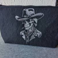 Skelett Cowboyhut Lichteffekt Stickdatei 24-26*15-16cm, JEF 20*17cm – Totenkopf Cowboy für schwarze Stoffe Bild 8