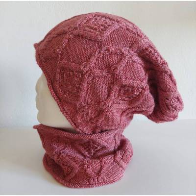 Beanie SINJA Strickanleitung – Elegante Beanie im Rauten-Zopfmuster