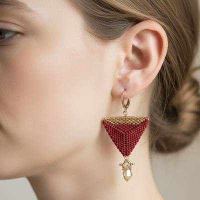 Elegante Statement-Ohrringe: Geometrisches Design in Rot & Gold