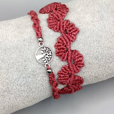 Makramee Armband 2in1 in der Farbe beere mit einem silberfarbenen Lebensbaum