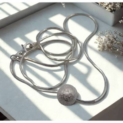 925 Sterling Silber Collier – Schlangenkette 41 cm mit mattierter Kugel, elegant & zeitlos