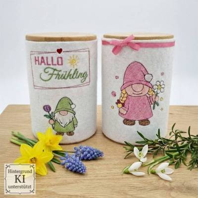 Stickdateien Wichtelfrühling – 16 frühlingshafte Wichtel-Motive im dichten Shabby-Stil inkl. ITH-Anhänger & Teelichthüllen ab 10x10 cm