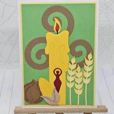 Grußkarte Lughnasadh | Handgefertigte Karte zum Jahreskreisfest | Erntedank mit Korn, Zwiebel, Mais & roter Göttin