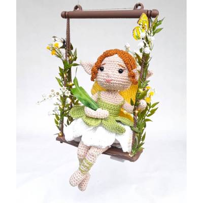 Elfe Fee Amigurumi Blumenfee mit LED Schaukel – Hängedeko für Mädchenzimmer & Sammlerpuppe