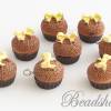 2 Charms Cupcakes Muffins braun Anhänger mit gelber Schleife Bild 1