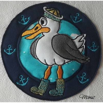 Möwe - Gustav der Seemann im Bullauge, Doodle / Stickdatei - Größen 129,7x129,8mm + 159,8x159,9mm + 199,8x199,