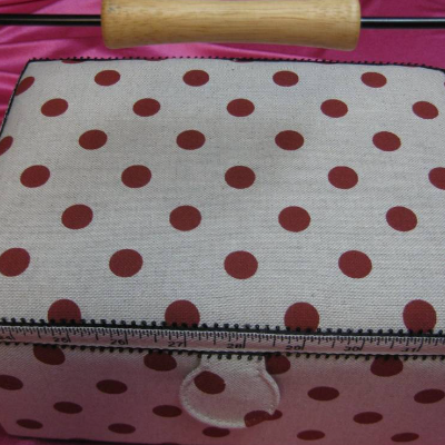Nähkorb in Leinenoptik mit roten Punkten( 1 Stück/39,95 €)