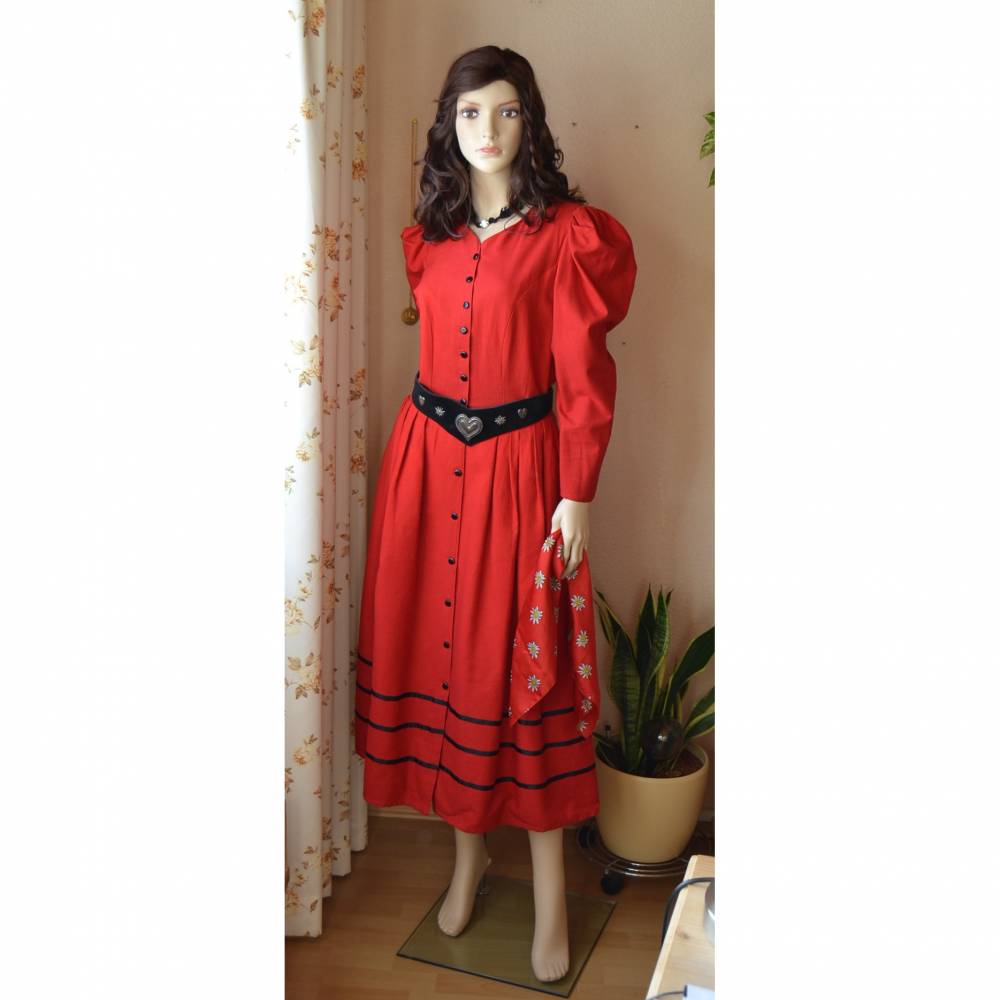 Rotes Kleid im Landhausstil Bild 1