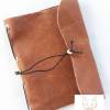 Travellers Notebook A6 Leder mit Gummizug und Dekoelementen Bild 4