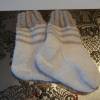Neugeborenenset gestrickt, Mütze und Socken aus Wolle (Merino) Bild 2
