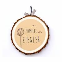 Türschild Holzscheibe personalisiert Familientürschild Pusteblume Herz Namensschild Familie Bild 1