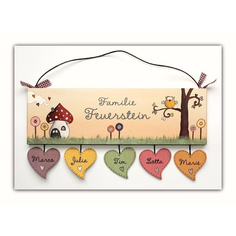Holzschild Familie, personalisiertes Geschenk zur Geburt, Türschild mit Herzanhänger, Namensschild handbemalt Bild 1